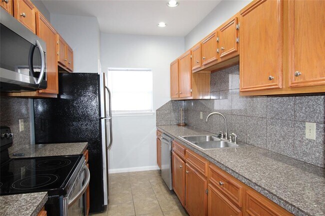 Foto del edificio - 3002 Holly Hall St