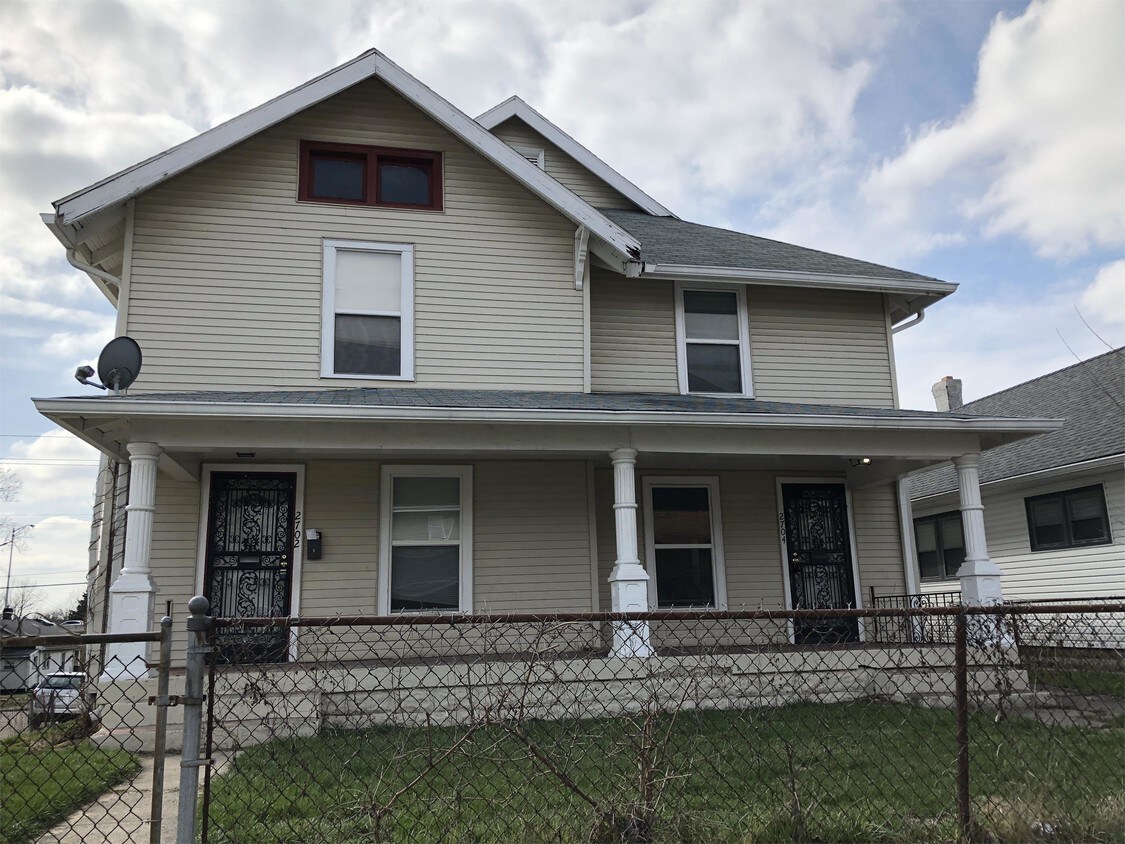 Primary Photo - 2704 Highland Pl