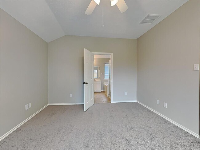 Foto del edificio - 6915 Pheasant Oak Dr