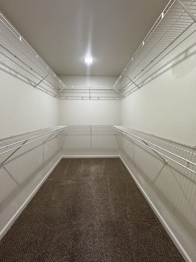 Foto del edificio - 361 Royal River Dr