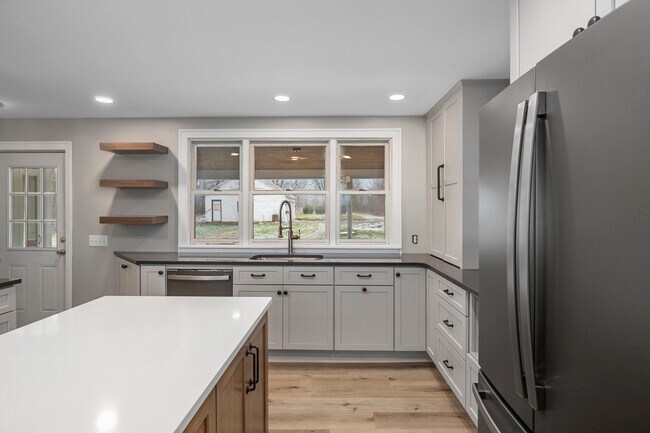 Foto del edificio - 2704 84th St SE