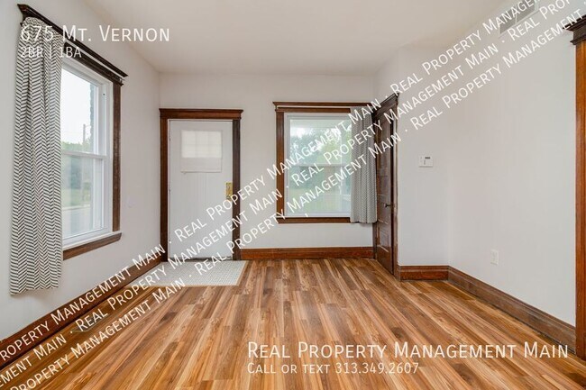 Foto del edificio - Second Floor 2 Bed 1 Bath
