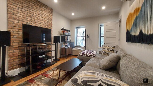 Building Photo - 456 Bergen St