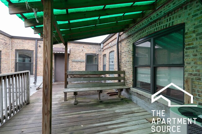 Foto del edificio - 5205 W Belmont Ave