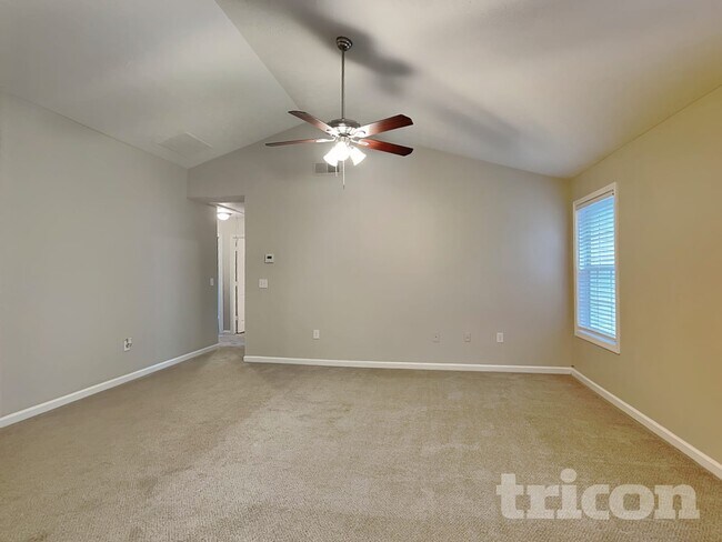 Foto del edificio - 15 Thrasher Rd