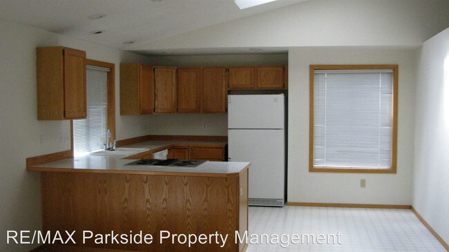 Building Photo - 2532 Woodfield Loop SE