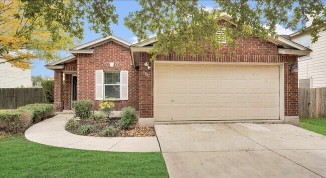 Foto del edificio - "Charming 3-Bedroom Oasis on Cherokee Blvd with 2 Full Baths – 1425 Sq Ft of Cozy Living in New B...