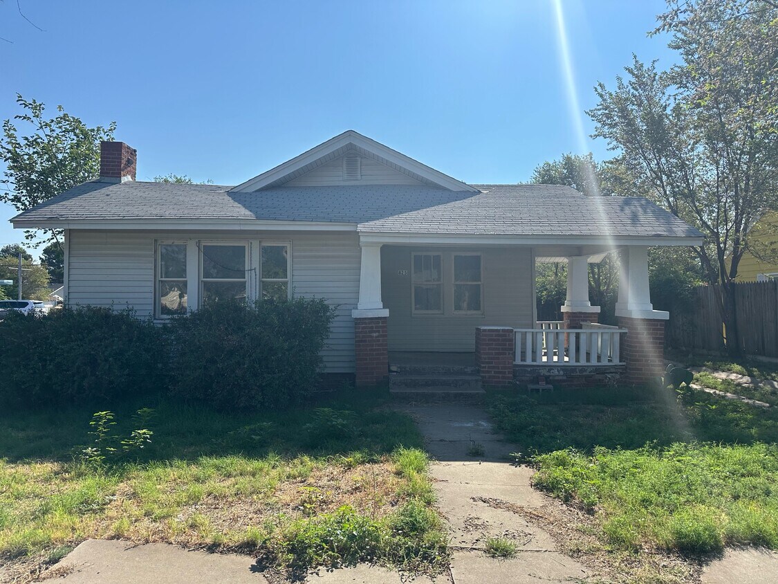 Primary Photo - 825 S Maryland St