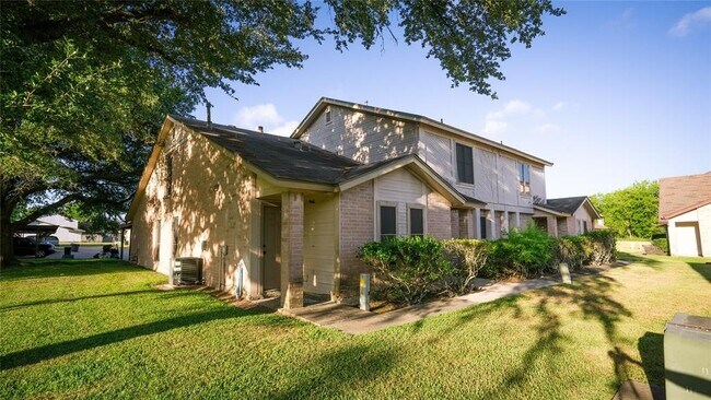 Foto del edificio - 1911 Country Village Blvd