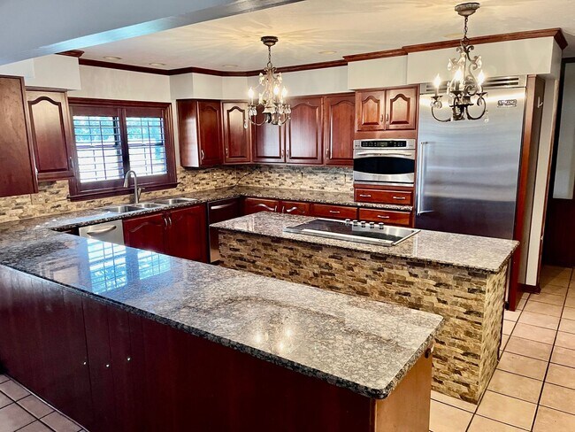 Foto del edificio - Luxurious Rustic 3300sqft  4BR/3.5BA/Oversized 2 Car Garage on 1.5 Acres!