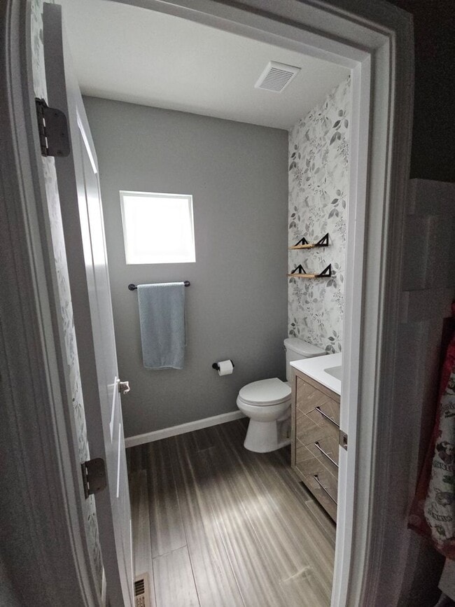 Building Photo - Spacious 4BR House in Willoughby