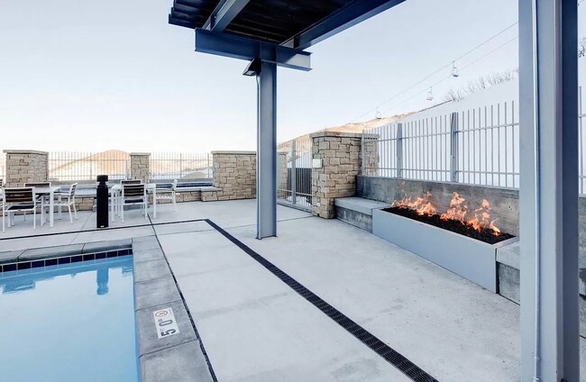 Foto del edificio - 2752 W High Mountain Rd