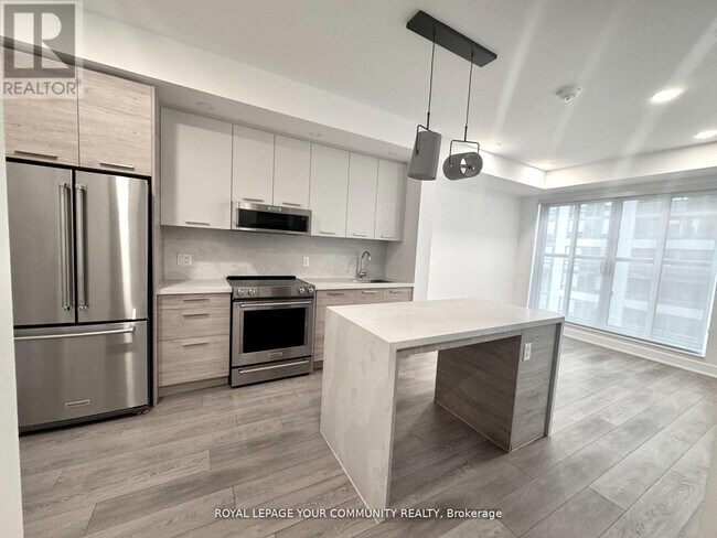 Building Photo - 200 Redpath Ave