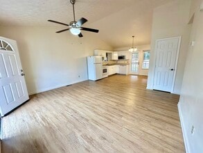 Building Photo - 841 Sylvia Ln