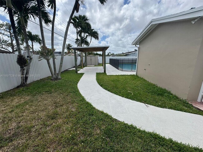 Foto del edificio - 2405 SW 129th Ct