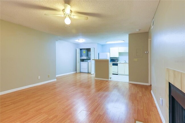 Foto del edificio - 345 Forestway Cir