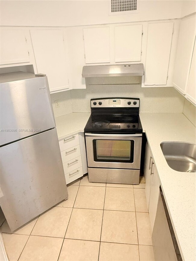 Building Photo - 210 Lake Pointe Dr