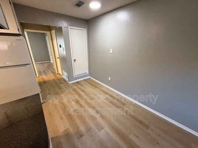 Foto del edificio - 1700 Short St