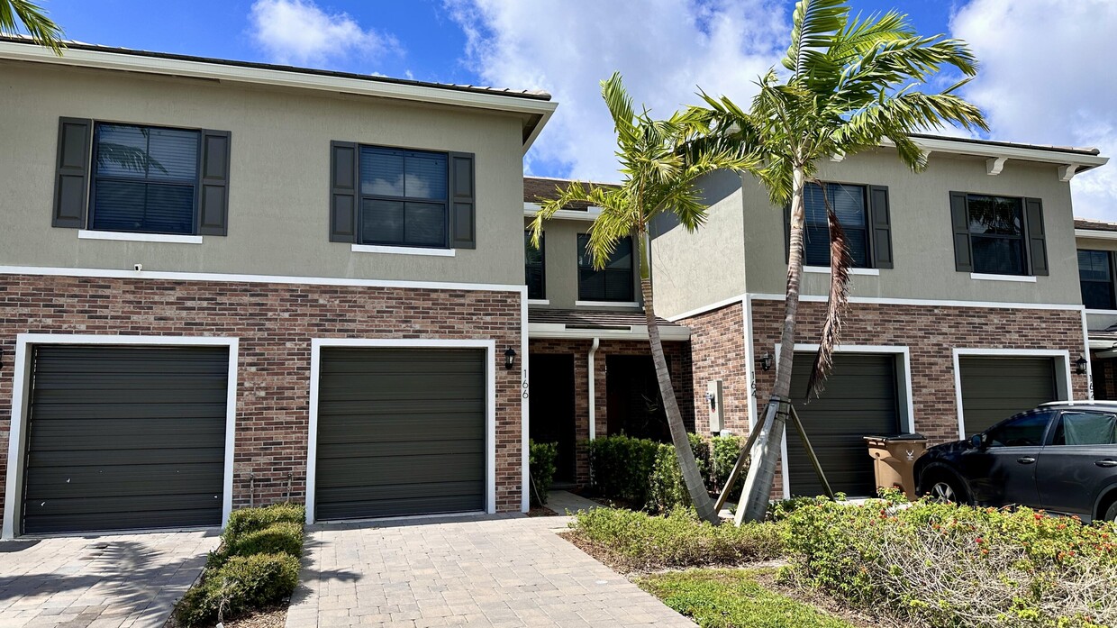 Foto principal - 166 SE 5th Ct
