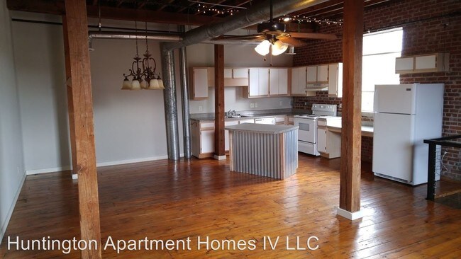 Building Photo - 301-337 Temple St