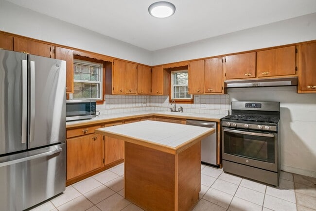 MOVE IN SPECIAL! SCORE HALF OFF 1ST MONTH'... - MOVE IN SPECIAL! SCORE HALF OFF 1ST MONTH'... House