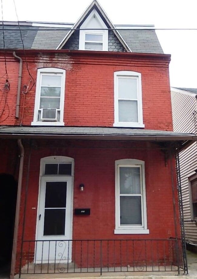 Building Photo - 221 Lawrence St