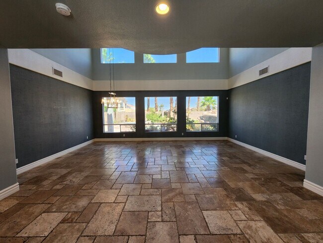 Foto del edificio - Beautifully Upgraded Southern Highlands Ga...
