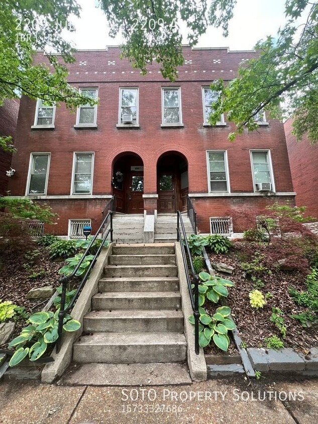 2209 Jules St Unit 2209 A, St. Louis, MO 63104 Room for Rent in St