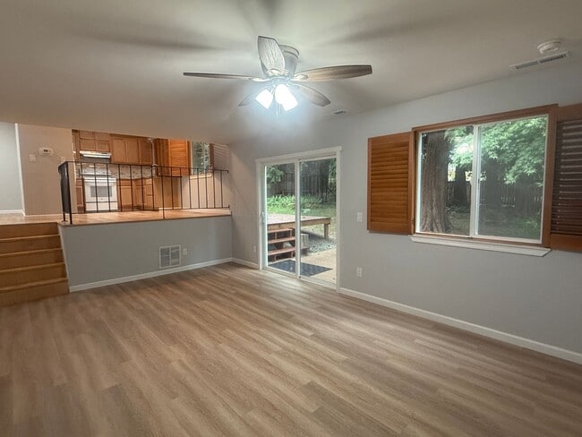 Building Photo - Updated 3-bedroom, 1-bath home features a ...