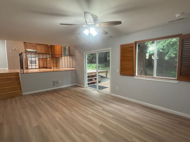Foto del edificio - Updated 3-bedroom, 1-bath home features a ...