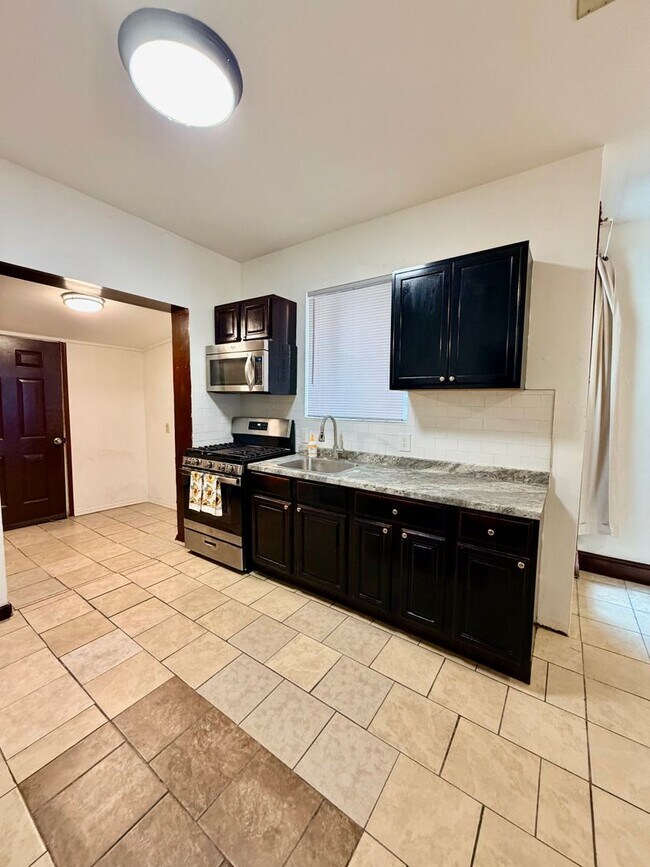 Foto del edificio - Available Now - Pet-Friendly 3-Bedroom Home in West Parkside