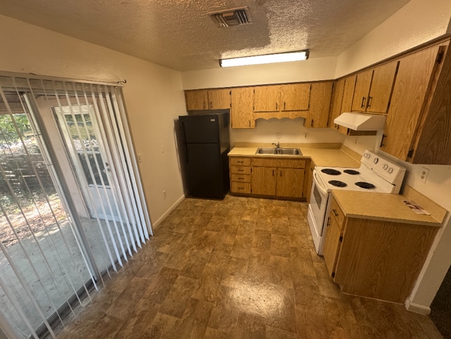 Building Photo - 21520 Campbell Dr