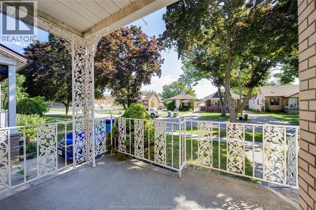 Photo du bâtiment - 1715 Alexis Rd
