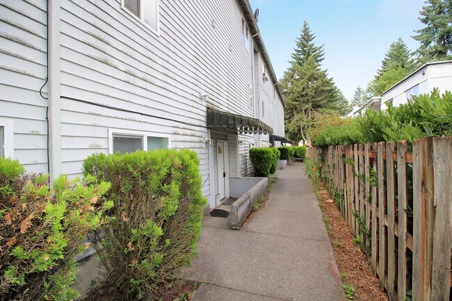 Foto del edificio - 17-23-23 SE 127th Ave
