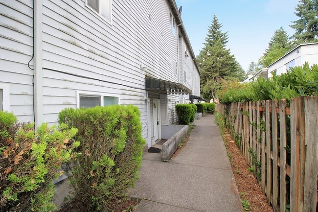 Building Photo - 17-23 SE 127th Ave