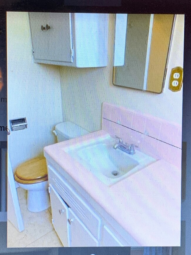 Bath - 4117 Palmyra Rd