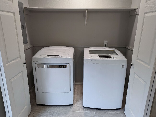 Building Photo - Scofield Townhomes