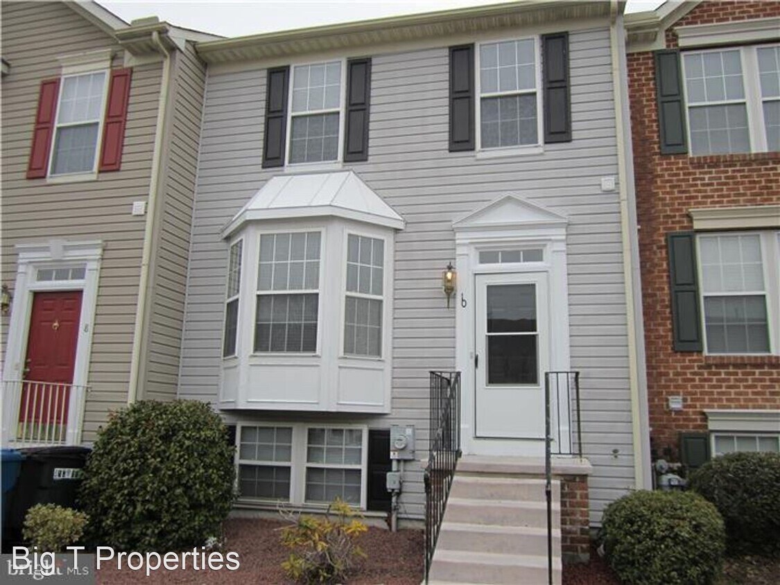 3 br, 1.5 bath House 10 W Christina Pl House Rental in Newark, DE