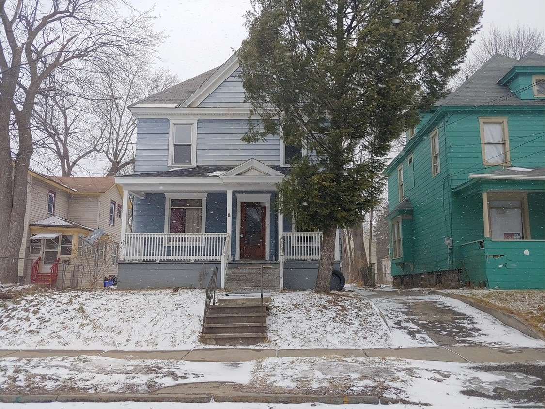 Primary Photo - 208 W Newell St