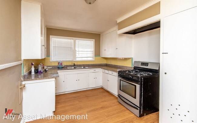 Building Photo - 2 br, 1 bath Apartment - 1015 Delhi