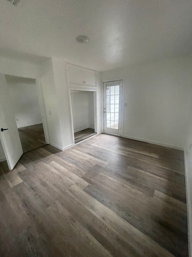 Building Photo - 11 N Howard St