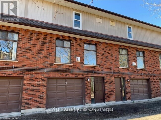 Building Photo - 215 McNab St