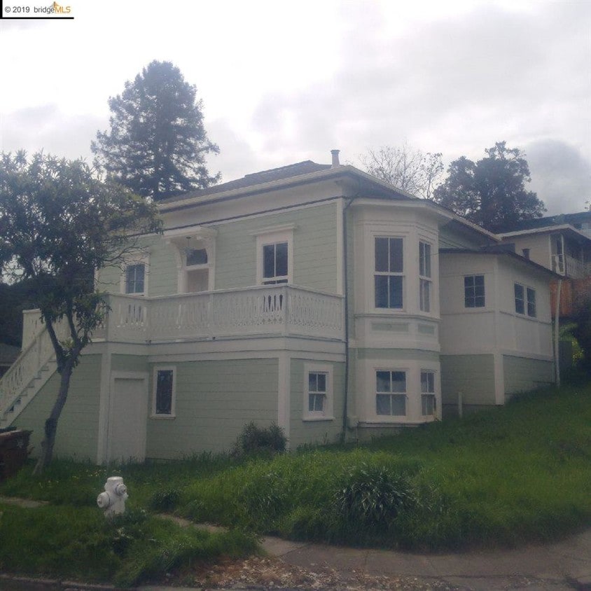 Primary Photo - 304 Talbart St