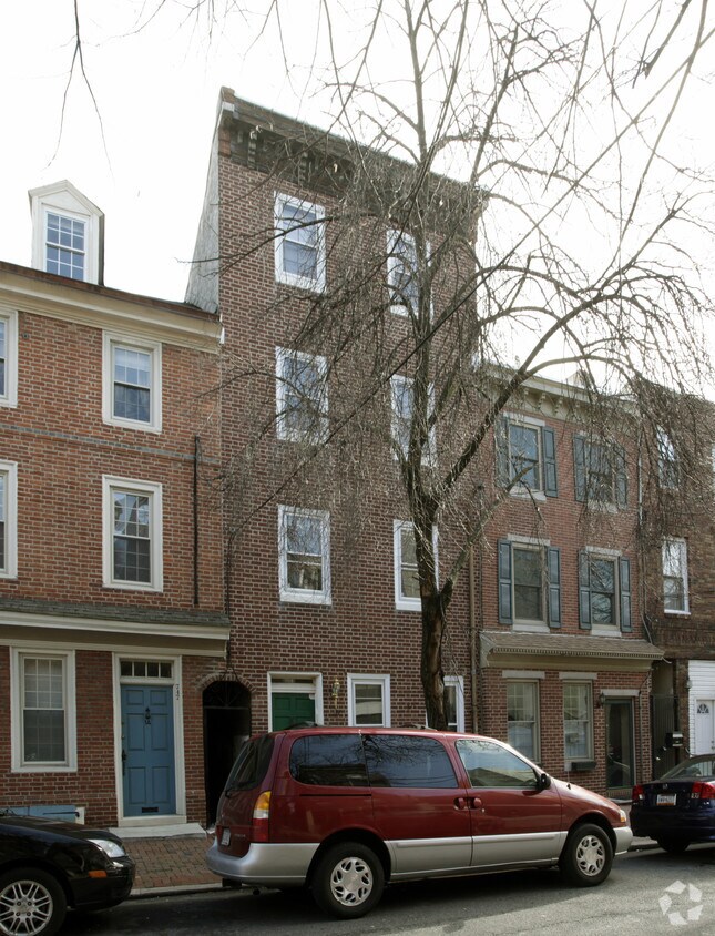 Building Photo - 749 S 2nd St