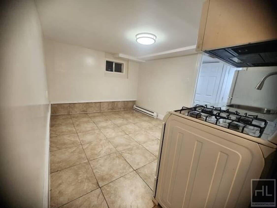 Building Photo - ROOM FOR RENT ROOM CANARSIE ROAD