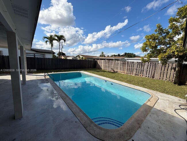 Foto del edificio - 10581 NW 28th Manor