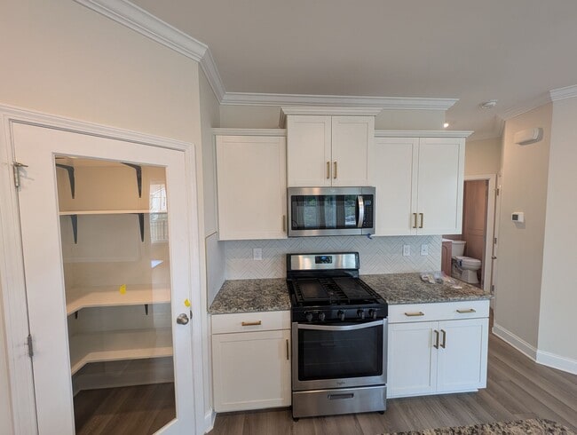 Building Photo - Modern Corner Lot Townhome located in the Ivy Ridge Community in South Carolina !
