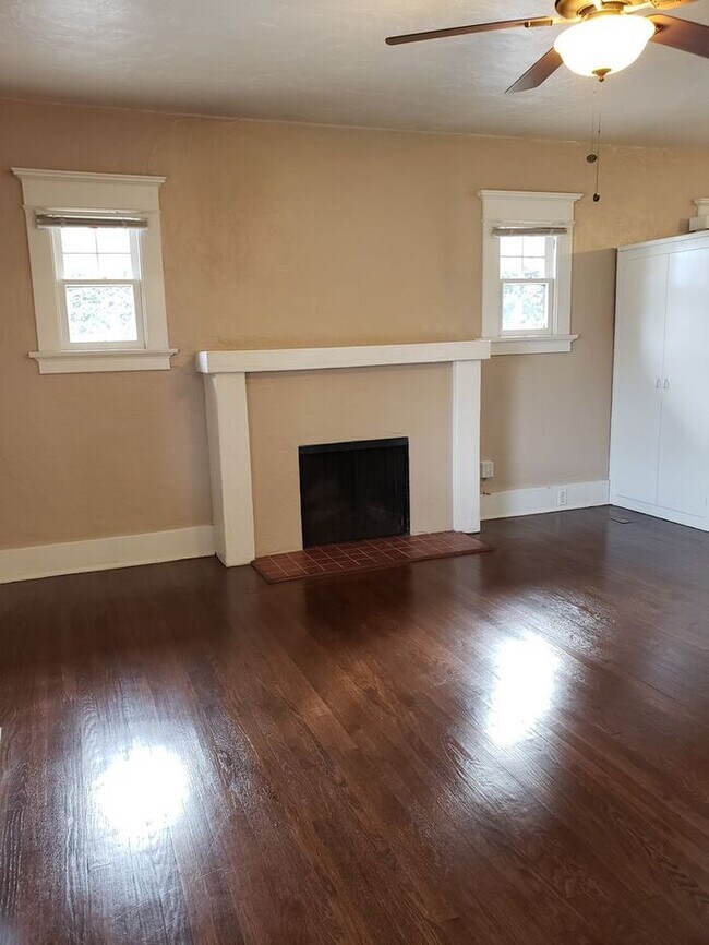 Building Photo - Holiday Special $1000 REBATE Craftsman sty...