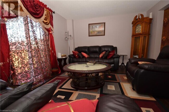 Building Photo - 490 Grey St