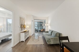 Building Photo - 65 Watergarden Dr